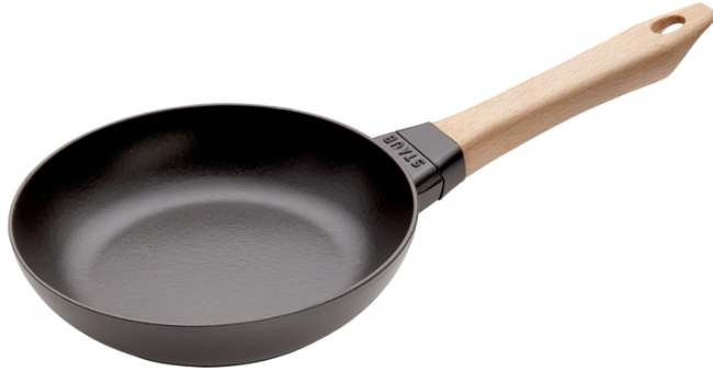 Poêle en fonte Staub 24 cm - manche en bois